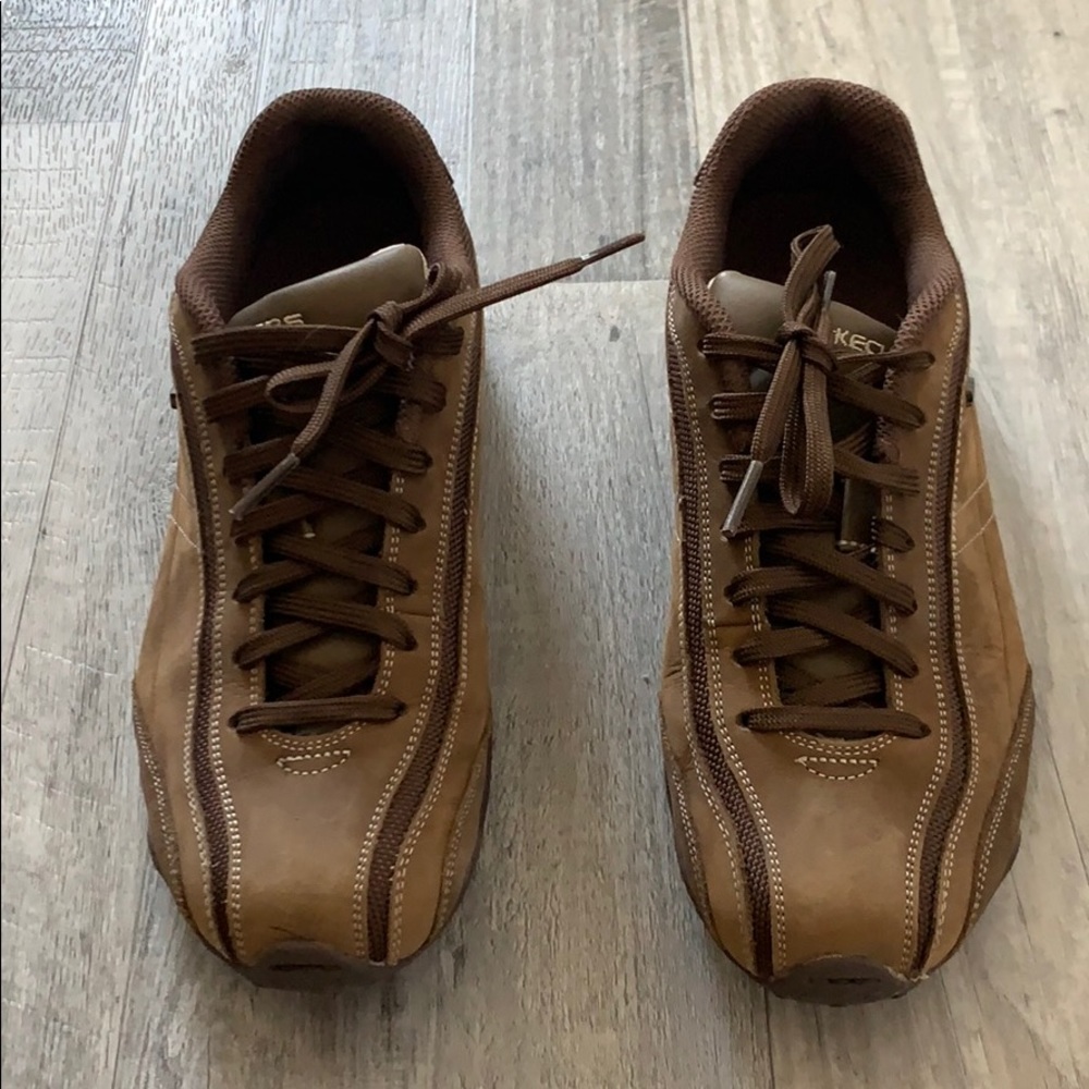 Skechers